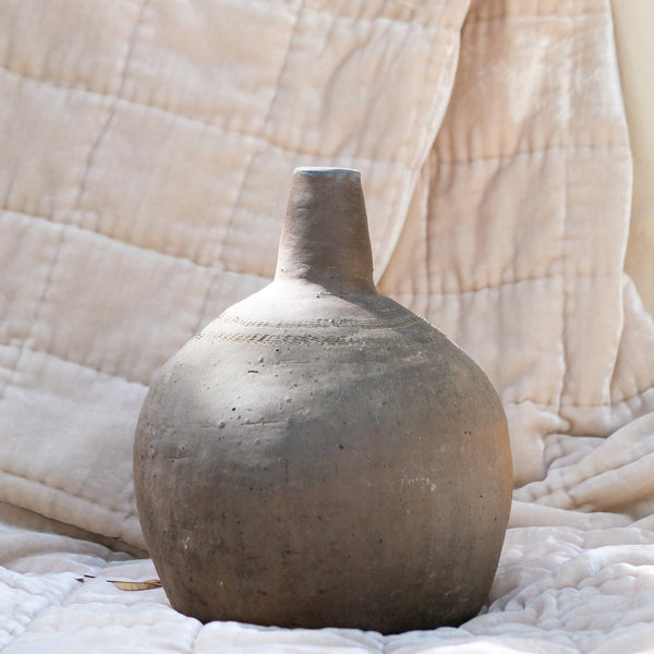 theannamhouse, antique,vase, vietnam